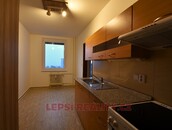 Pronájem světlého bytu 1+1 s okny a lodžií orientovanými na jih, 41 m2, ul. Krynická, Praha - Troja, cena 16500 CZK / objekt / měsíc, nabízí Lepší - reality.cz