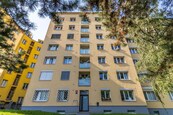 Prodej bytu 2+1 se sklepem, 76 m2, náměstí Na Balabence, Praha 9 - Libeň, cena 8550000 CZK / objekt, nabízí ERA Centrum Maximal